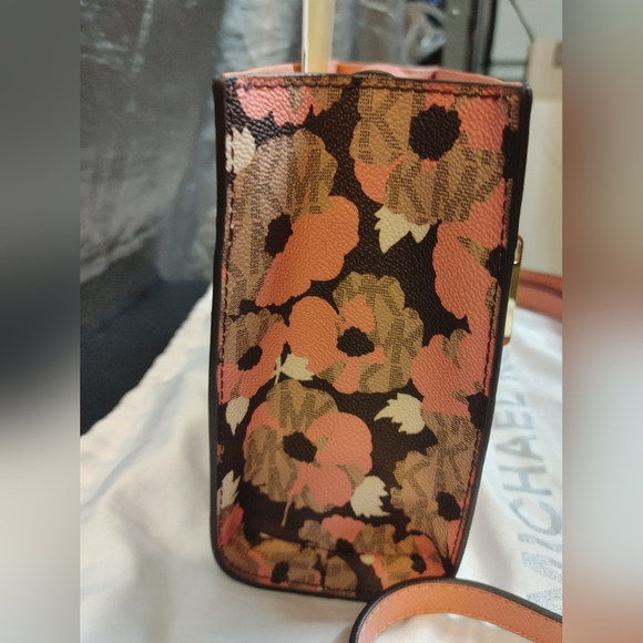 🔥HOST PICK🔥 Michael Kors Hailee Crossbody Bag Peach, Brown - Picture 9 of 11